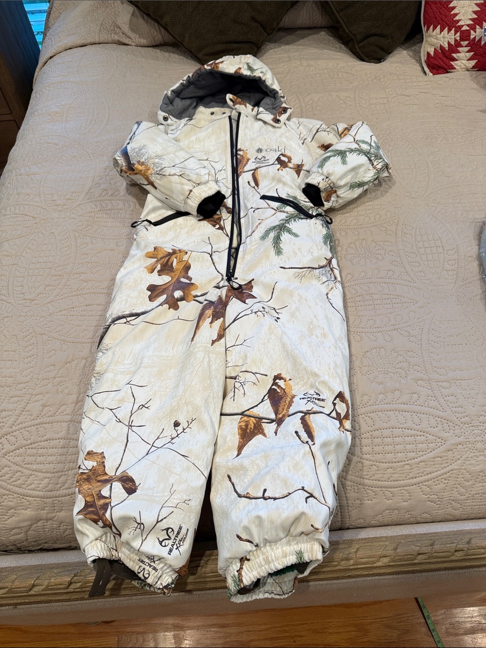 OAKI Kids White with Brown camo Leaf Print snowsuit